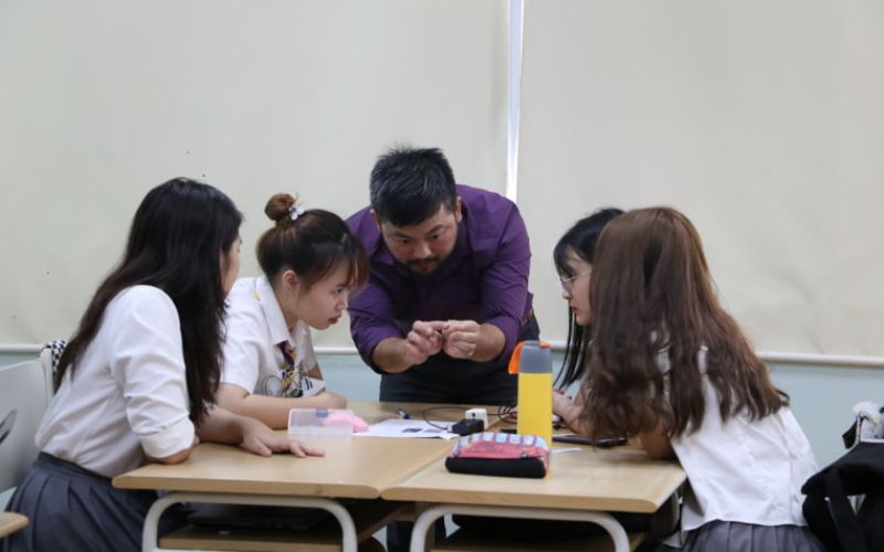 Phí chương trình song ngữ và giáo trình quốc tế