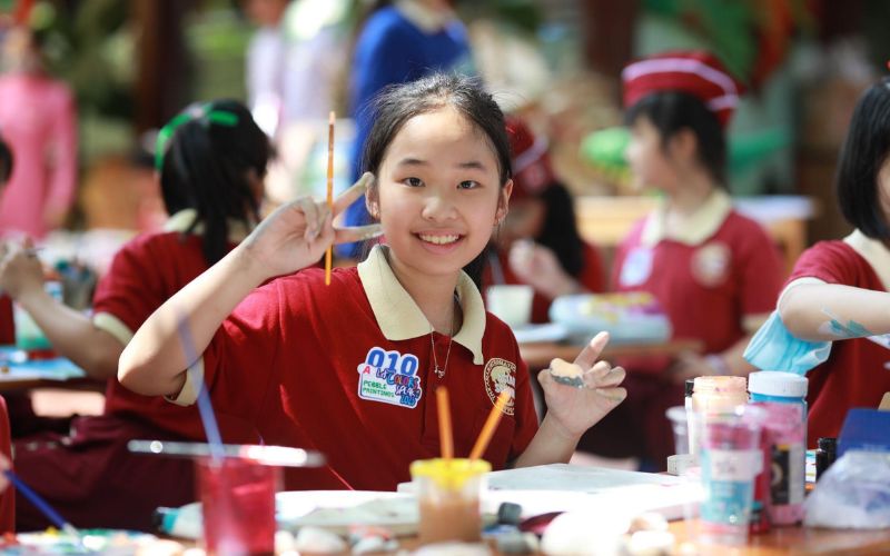 Phí đồng phục, sách vở và tài liệu học tập